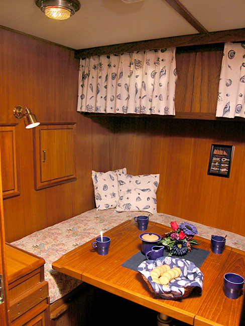 Dinette cabin